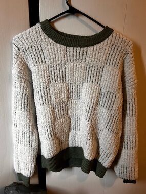 BearPaw Cream Textured Crewneck Sweater with Olive Trim